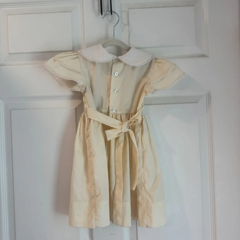 Vintage Smocked Dress Kids 4T Yellow Floral Embroidery Peter Pan Collar Lace